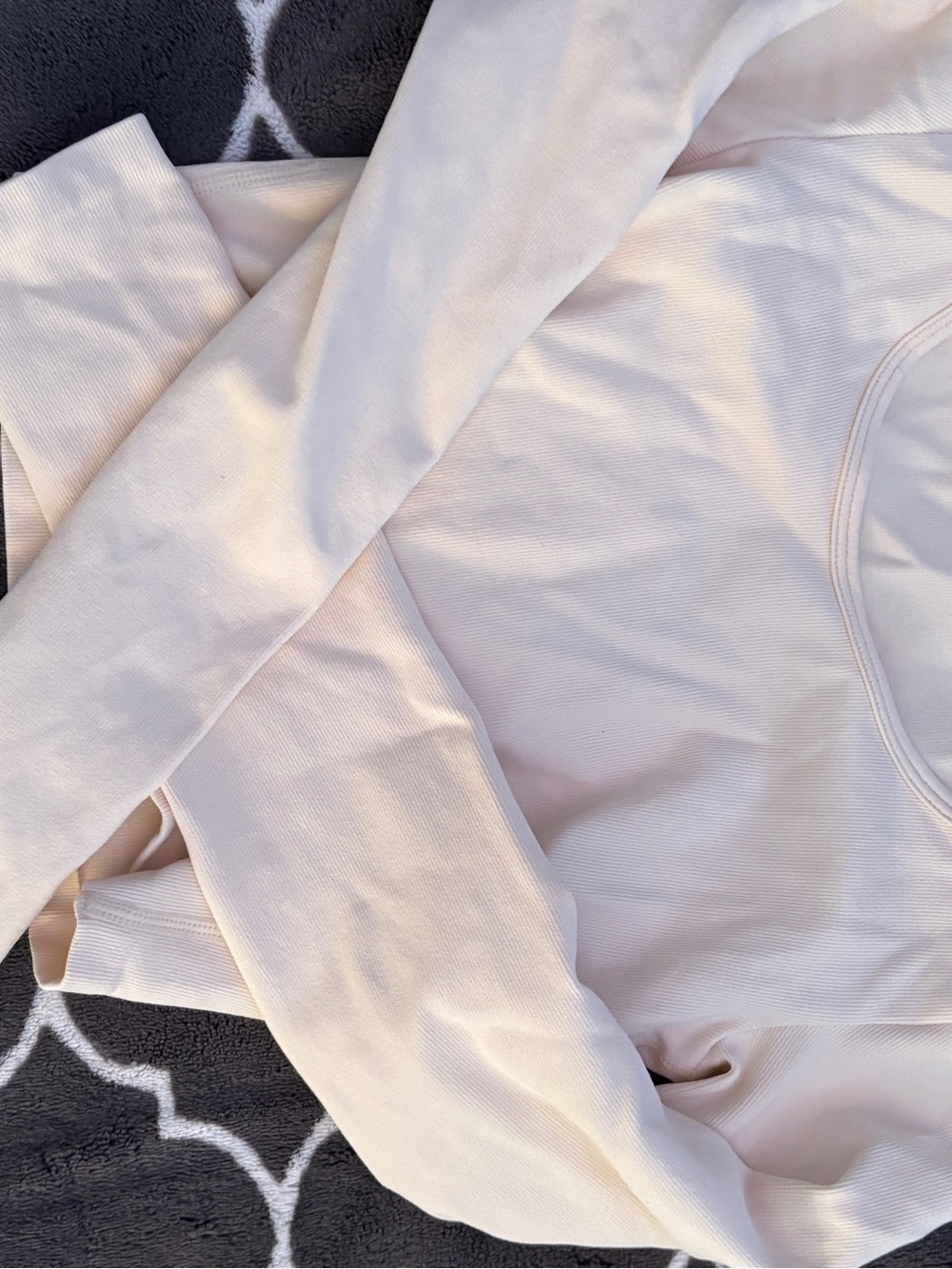 OQQ Cream Seamless Activewear Top - Size S